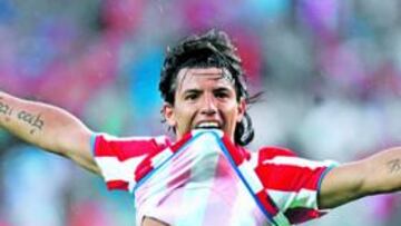 <b>ALEGRÍA. </b>Agüero celebra un gol con el Atlético. El argentino ha llegado en un buen estado físico y sigue siendo desequilibrante.