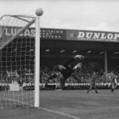 Debuta Iribar con la selección (1964)