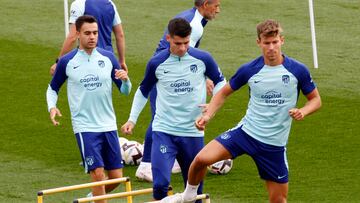 Reguilón, Morata y Marcos Llorente, en un entrenamiento del Atlético.