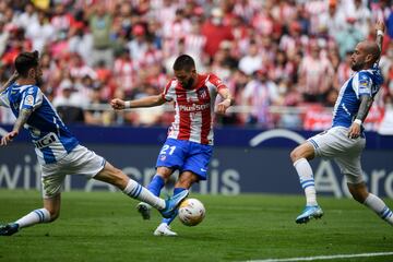 Carrasco marca el 1-0 al Espanyol.