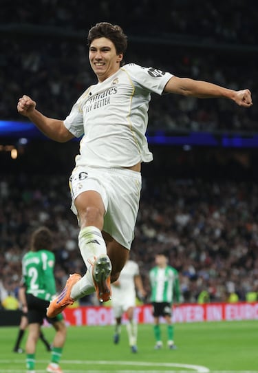 El jugador del Real Madrid, Gonzalo García, celebra el 2-0 al Real Betis. 