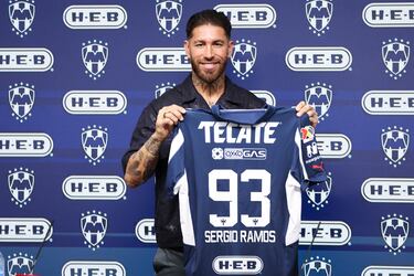 Sergio Ramos se presentó con Monterrey junto al presidente Antonio ‘Tato’ Noriega. “Dejar un legado en México es un reto personal. No vengo a pasear sino a conquistar títulos nuevos. El fútbol no es una cuestión de edad, es cuestión de rendimiento”, declaró como Rayado.