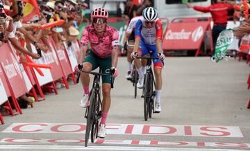 Rigoberto Urán ganando la etapa de hoy. 
 