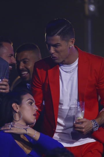 El jugador de la Juventus y su pareja acudieron a los MTV European Music Awards (EMA) en Sevilla, donde disfrutaron de la mejor música actual.