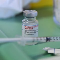 Paran la distribución de un lote de la vacuna de Moderna tras varias reacciones