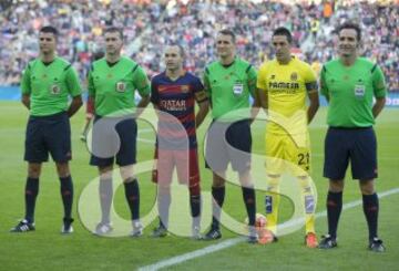 Partido Barcelona-Villarreal. Clos Gómez con sus asistentes Sobrino Magán, Marco Martínez y el cuarto árbitro Pinto Herrera y los capitanes Iniesta y Bruno.

 