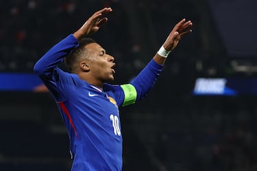 Mbappé, recital y susto