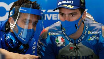 Joan Mir en el box Suzuki.