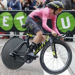 Yates resiste de rosa: Dumoulin se queda a 56" tras la crono