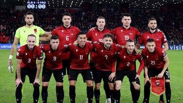 Selección de Albania en el partido contra Islas Feroe.