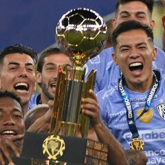 El ex DT de la U que impulsó la carrera de Matías Fernández: “Me da alegría”