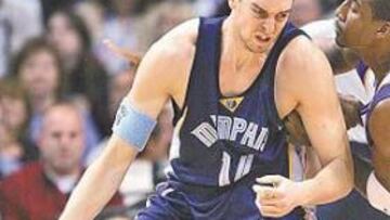<b>MAL ARRANQUE. </b>Gasol, frente a Stoudemire, en el primer partido.