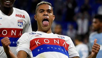 Lyon's Spanish forward Mariano Diaz celebrates after scoring a goal during the French L1 football match between Lyon (OL) and Monaco (ASM), on October 13, 2017 at the Groupama stadium in Decines-Charpieu near Lyon, southeastern France. / AFP PHOTO / JEAN-PHILIPPE KSIAZEK
