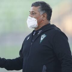 Ronald Fuentes deja la banca de Santiago Wanderers