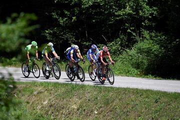 Philippe Gilbert, Thomas Voeckler, Jan Bakelants, Dylan van Baarle, Mickael Delage, y Pierre-Luc Perichon: escapados de la jornada.