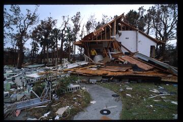 Entre el 10 y el 27 de septiembre de 1989 el este de Estados Unidos sufrió la presencia de este huracán de categoría 5. Afectó principalmente al estado de Carolina del Sur, falleciendo 50 personas por daños causados por el temporal.