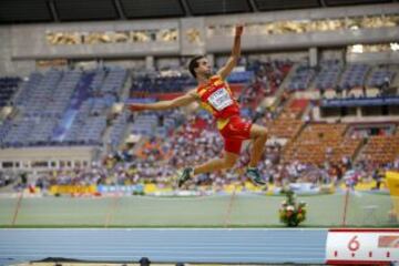 El español Eusebio Cáceres durante la final de la prueba de salto de longitud masculina en la que ha acabado en cuarta posición, con una marca de 8,26m, hoy en los Mundiales de Atletismo de Moscú 2013, que se celebran en el Estadio Olímpico de Luzhniki