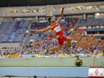 El español Eusebio Cáceres durante la final de la prueba de salto de longitud masculina en la que ha acabado en cuarta posición, con una marca de 8,26m, hoy en los Mundiales de Atletismo de Moscú 2013, que se celebran en el Estadio Olímpico de Luzhniki