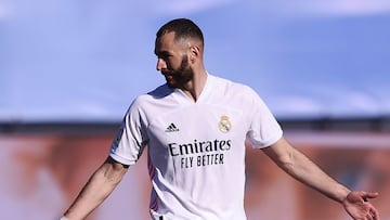 MADRID, SPAIN - MARCH 13: Karim Benzema of Real Madrid reacts during the La Liga Santander match between Real Madrid and Elche CF at Estadio Alfredo Di Stefano on March 13, 2021 in Madrid, Spain. Sporting stadiums around Spain remain under strict restrict