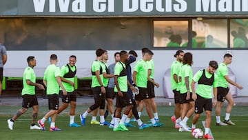 Los jugadores del Betis, en un entrenamiento.