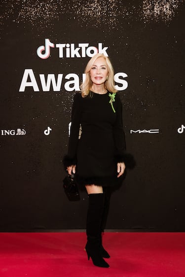 Carmen Lomana posa en la alfombra roja de los 'Premios TikTok 2025'. 
 
  
 