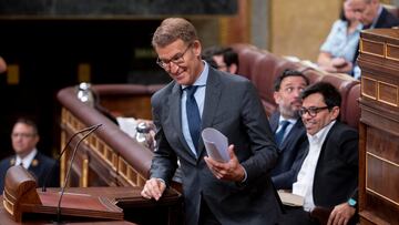 El líder del PP y candidato a la Presidencia del Gobierno, Alberto Núñez Feijóo, durante el pleno de investidura del líder del Partido Popular, en el Congreso de los Diputados, a 27 de septiembre de 2023, en Madrid (España). El presidente del PP y candidato al Gobierno se sometió ayer, 26 de septiembre, a la primera sesión de su debate de investidura en el Congreso, que duró siete horas y media y fue el primero en el que se escuchan discursos en lenguas cooficiales con el uso de pinganillos para recibir la traducción simultánea. Hoy, se vota su candidatura en 'primera vuelta', resultado que marcará el pleno previsto para celebrarse en 488 horas, el viernes, 29 de septiembre, en caso de Feijóo no logre la mayoría absoluta (176 diputados) que se requiere en el primer intento.
27 SEPTIEMBRE 2023;MADRID;SEGUNDO DÍA SESIÓN INVESTIDURA;CONGRESO DE LOS DIPUTADOS;FEIJÓO
Alberto Ortega / Europa Press
27/09/2023