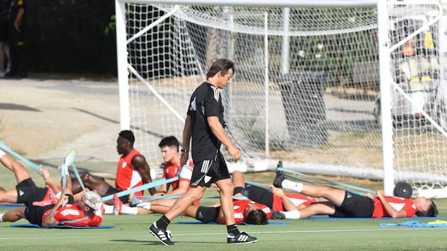 Almeyda encuentra un once