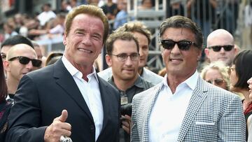 Así ha sido la felicitación de Arnold Schwarzenegger a Sylvester Stallone, los que antes fueron rivales y ahora son amigos.