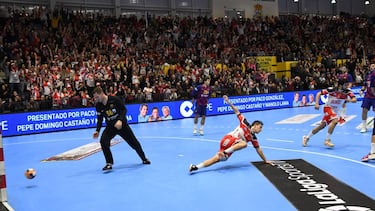 El Nava recibió al Barcelona en la Liga Asobal.