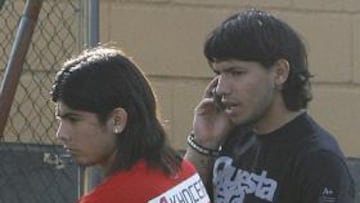 <b>AMISTAD. </b>Éver Banega en la ciudad deportiva del Cerro del Espino junto a su amigo Kun Agüero.
