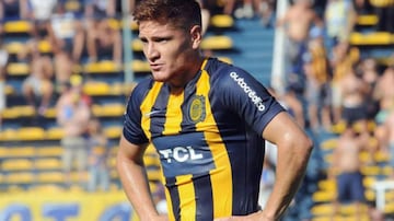 El volante de Rosario Central tiene nacionalidad chilena, lo que lo hace atractivo para clubes chilenos. La U ya intentó ir por él.