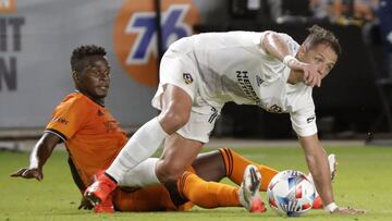 Greg Vanney, estratega de LA Galaxy, señaló en conferencia de prensa que Javier estará disponible para el juego del próximo lunes.