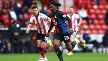 SHEFFIELD, ENGLAND - MAY 08: Eberechi Eze of Crystal Palace runs with the ball during the Premier League match between Sheffield United and Crystal Palace at Bramall Lane on May 08, 2021 in Sheffield, England. Sporting stadiums around the UK remain under