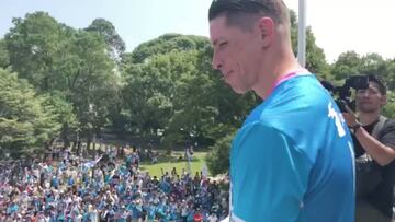 Fernando Torres y su nueva afici¨®n: impresiona el c¨¢ntico que le dedicaron