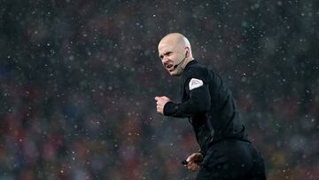 Taylor, el árbitro al que se encaró Wenger, en el España-Argentina