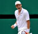 Berdych alcanza la final tras acabar con Djokovic