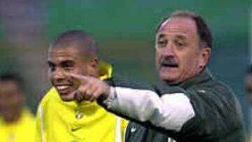 <b>¿Y ROMARIO?.</b> De turista. Scolari no quiere a Romario ni tras conocer la posible ausencia de Luizao.
