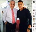 Alexis viaja hacia Barcelona con su salida del club en mente