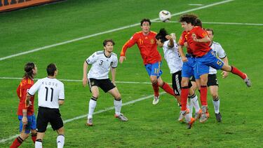 De esa manera Carles Puyol marcó el único gol del partido España-Alemania en las semifinales del Mundial de Sudáfrica 2010.