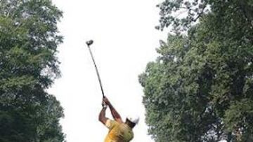 <b>DESPEJADO. </b>Tiger Woods ha visto el camino del buen juego y se encuentra a cinco golpes del título.