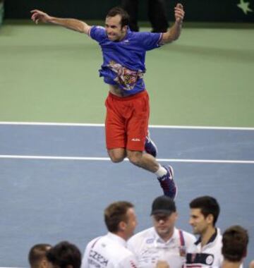 Radek Stepanek celebra la victoria ante Lajovic que les hace campeones de la Copa Davis.