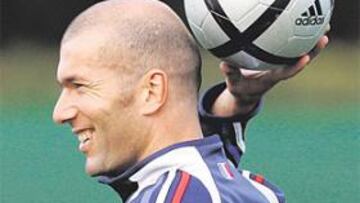 <b>LA ESPERANZA. </b>Francia confía en la clase y en la experiencia de Zidane para meterse en el Mundial.