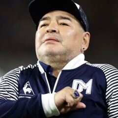 "Maradona evoluciona bien pero necesitamos unos días más"