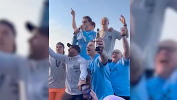 El inglés fue uno de los que más disfrutó la celebración del título de Champions. Desatado y amanecido, aún con el uniforme que salió campeón se ha vuelto viral en redes.