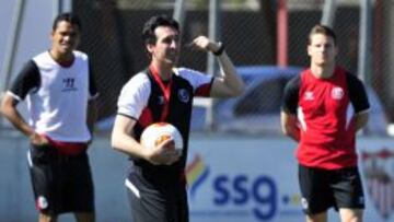 Unai Emery dirigiendo un entrenamiento.