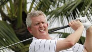 <b>ROYAL TROPHY.</b> El escocés Colin Montgomerie y el español Pablo Martín cedieron ante la pareja japonesa en la primera jornada.