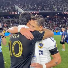 El gran gesto de Carlos Vela con Chicharito tras el triunfo de LAFC sobre LA Galaxy