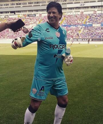 Con una impresionante técnica de vuelo, Navarro fue pieza clave para la obtención de dos títulos de Liga, uno de Copa y un Campeón de Campeones