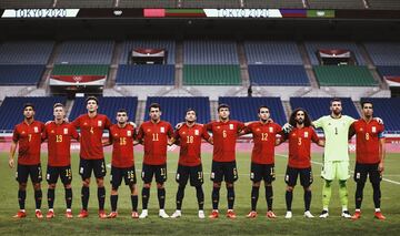 Once inicial de España: Simón; Óscar Gil, Eric García, Pau Torres, Cucurella; Pedri, Zubimendi, Merino; Olmo, Oyarzabal y Asensio.