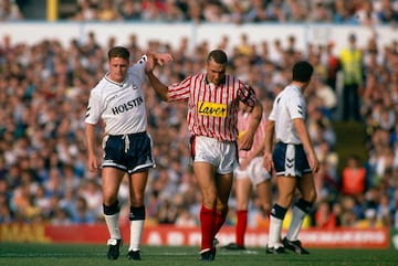 Vinnie Jones a Paul Gascoigne cuando se encontraba en el Sheffield: "Ahora tengo que ir a sacar un córner, pero no te preocupes gordo, enseguida vuelvo".